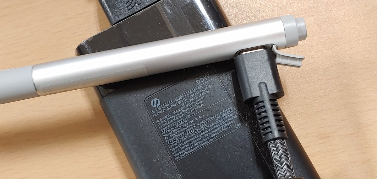 기왕이면 어댑터에 USB 단자를 몇 개 더 추가로 넣어달라고 했으면 HP 개발자에게 욕 먹었을라나?