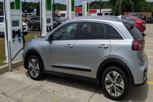 Kia Motors’ Niro EV is using a charger of EA that is an American charging service provider of Volkswagen Group.