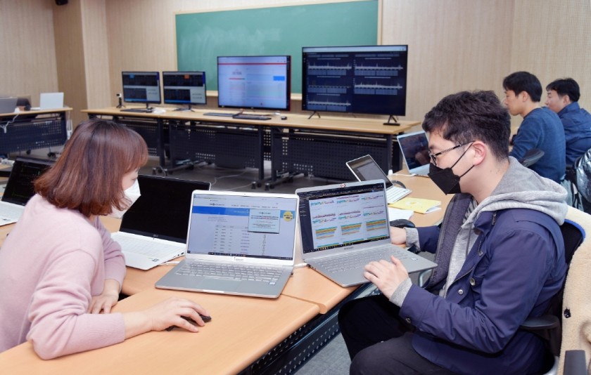 베스핀글로벌 EBS 온라인개학 대응 팀 상황실 근무 모습