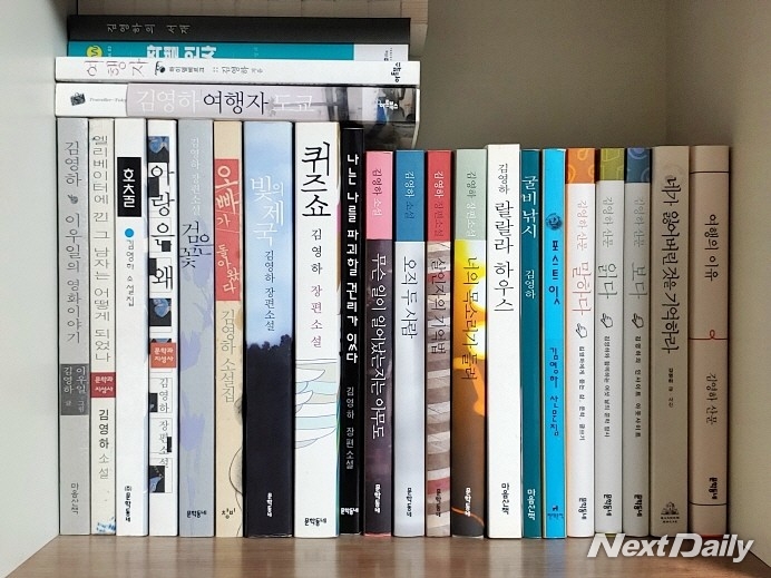 소설가 김영하의 작품들 ⓒ윤영옥