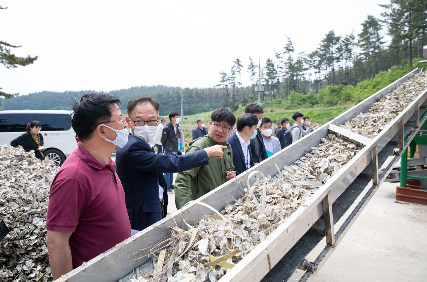 한국서부발전은 5월 21일 해양수산부와 지자체, 관련 기업 담당자들이 참석한 가운데 충청남도 태안군 이원면에서 자체 개발한 굴패각 재활용설비의 정격운전을 실시하는 행사를 개최했다.(사진=한국서부발전 제공)