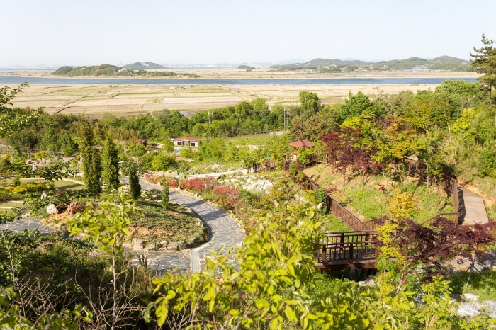 여유로운 산책을 즐기기 좋은 바다향기수목원