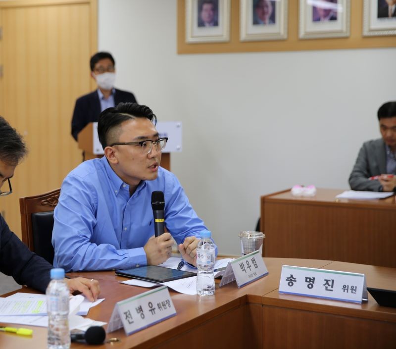 위시켓 박우범 대표가 IT·SW 개발 분야 플랫폼 경제 활성화와 노동 종사자 지원 방안에 관한 노사정 합의 간담회에 참석해 발언하고 있다.