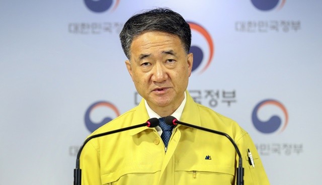 업무개시명령을 내리고 있는 박능후 보건복지부장관 사진 = 뉴스1