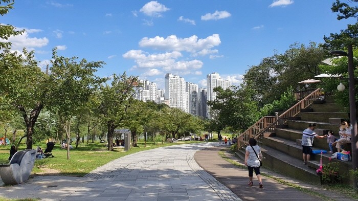 녹지공간 접근성이 좋은 도시숲(제공:국립산림과학원)