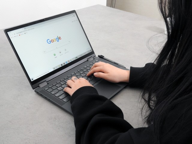 여유있는 타이핑이 가능한 텐키리스 키보드를 채택했다