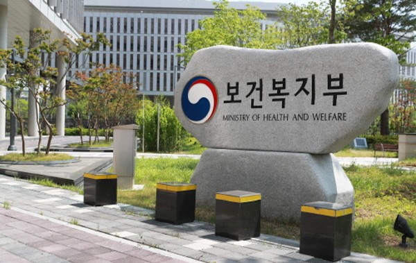 복지부·질병청, 코로나19 3차 확산 대응…맞춤형 피해지원 위해 약 9,000억 원 투입
