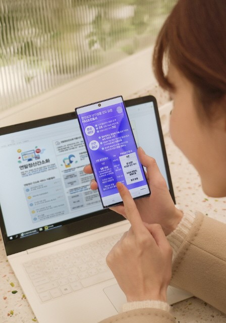 1월 15일부터 PASS인증서를 이용하는 고객은 국세청 홈택스 사이트에서 ‘간편인증 로그인’을 선택한 뒤 ‘PASS인증서’를 골라 간편하게 접속할 수 있다.