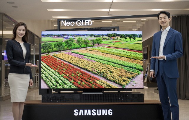삼성전자 ‘Neo QLED’ 제품이 유럽 내 가장 권위 있는 매체 중 하나로 소비자들에게 큰 영향력을 행사하고 있는 독일 영상·음향 전문 평가지 ‘비디오(Video)’로부터 ‘역대 최고 TV’라는 평가를 받았다.