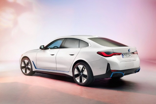 BMW “2030년에 순수 전기 모델 판매 50% 넘길 것”