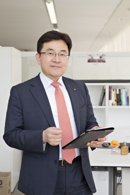 KT 송재호 AI/DX융합사업부문장이 한국스마트홈산업협회 12대 협회장으로선임됐다.
