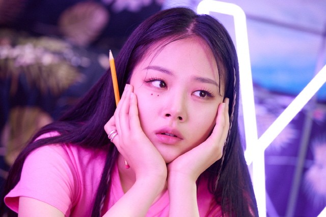 KT가 MZ세대의 댓글로 광고를 완성하는 ‘Y드립 시네마’에 이어 고객들과 소통을 통해 가사를 완성한 ‘Y 브랜드 송’을 발매했다고 밝혔다.