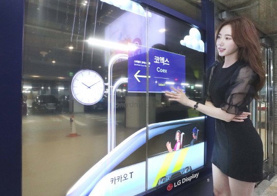 코엑스 주차장에 설치된 투명 OLED