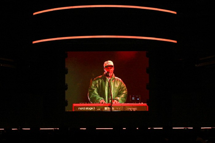 '2021 위버스콘' 오프공연장에 비쳐진 저스틴비버의 무대. (사진=하이브(HYBE) 제공)