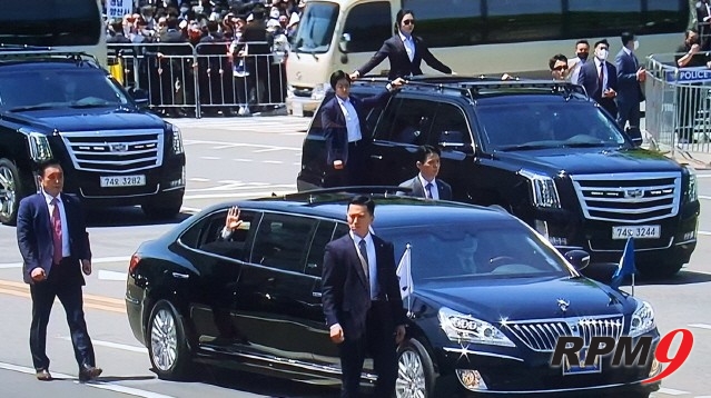 윤석열 대통령, ‘현대 에쿠스 리무진 방탄차’ 타고 이동