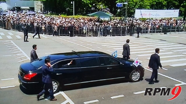 윤석열 대통령, ‘현대 에쿠스 리무진 방탄차’ 타고 이동