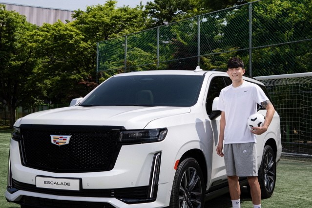 캐딜락, 축구 국가대표 김민재에 플래그십 SUV ‘에스컬레이드’ 지원