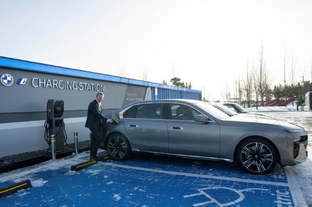 BMW 코리아, 드라이빙 센터에 국내 최대 규모 충전시설 열어