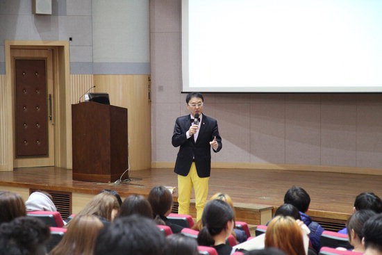 개그맨 권영찬 교수, ‘후배 연예인’·‘한부모가정’ 키다리 아저씨로 10년 활동
