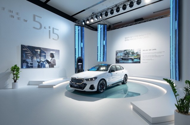 BMW, 6년 만에 바뀐 8세대 ‘뉴 5시리즈’ 출시…전 세계 최초