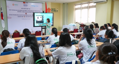 동아대학교 학생들이 비상교육 클래스를 활용해 한국어 수업을 듣고 있다. 사진=비상교육.