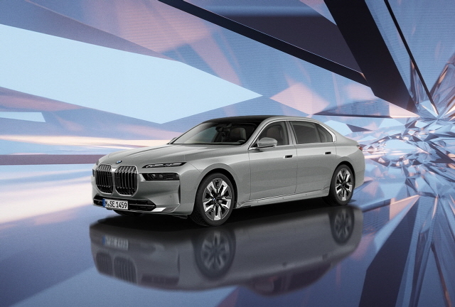 BMW 740i xDrive 클래식 실버 에디션