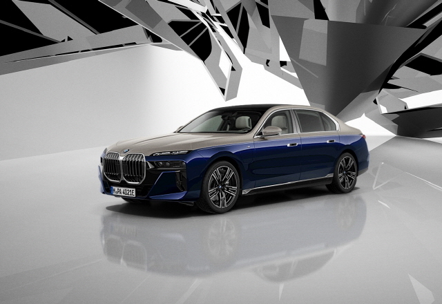 BMW 750e xDrive M 스포츠 투톤 에디션