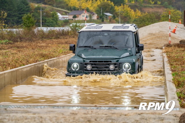 [시승기] 독특한 발상이 만든 괴짜 SUV, '이네오스 그레나디어'