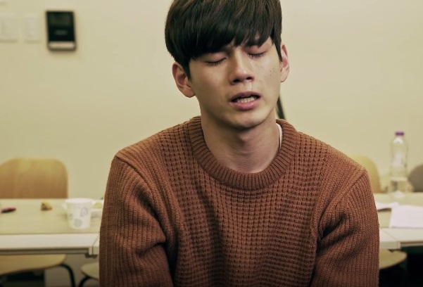옹성우, V앱 단편영화 '공개', "마음아파 못 보겠다. 울지마 성우야"