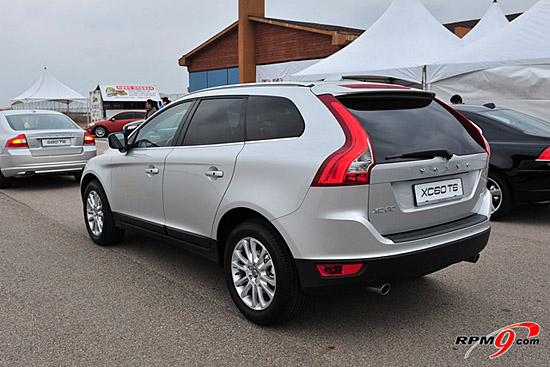 볼보 XC60 T6 / D5 SE