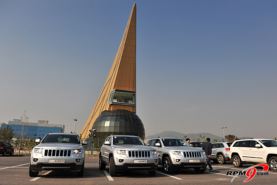 유럽 색채 짙은 미국 럭셔리 SUV, 짚 그랜드 체로키