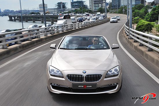 코너 돌 때 컴퍼스처럼 착! BMW 650i