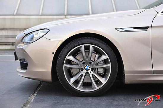 코너 돌 때 컴퍼스처럼 착! BMW 650i