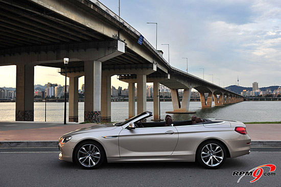 코너 돌 때 컴퍼스처럼 착! BMW 650i