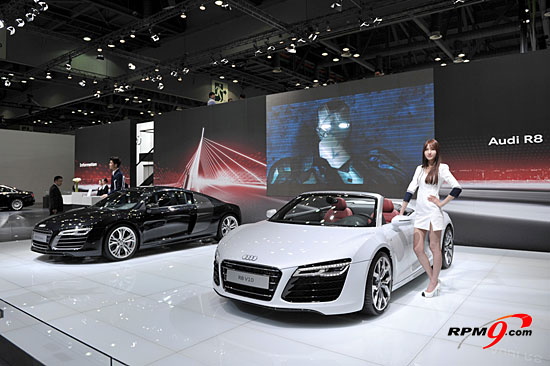 ▲ 2013 서울모터쇼에 전시된 아우디 뉴 R8 5.2 V10 플러스 쿠페와 뉴 R8 V10 스파이더