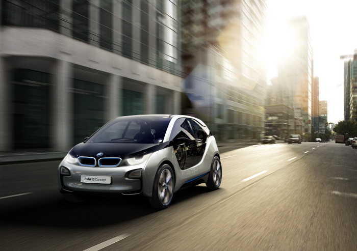 ▲ 내년 5월 국내에 출시될 것으로 예상되는 BMW i3. 기본 가격은 3만4,950 유로(한화 약 5,155만원)다.