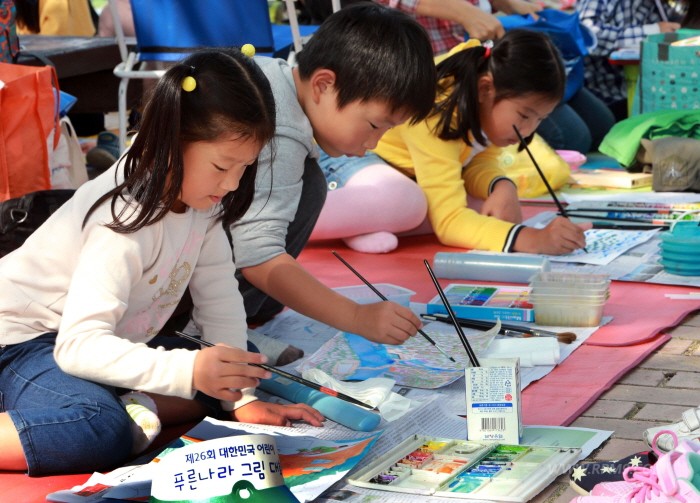 현대차 어린이 미술대회 열고, 친환경차 전시