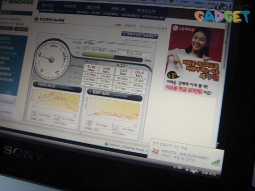 실외에서는 달리는 열차 안에서도 매우 만족스러운 안정성과 속도를 보입니다.