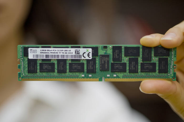 SK하이닉스, 세계 첫 128GB DDR4 모듈 개발…차세대 서버용 D램 시장 우위 기대