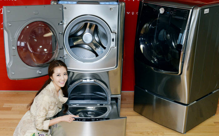 LG전자는 대용량 드럼세탁기와 소형 세탁기를 한 대로 결합한 `트윈 세탁 시스템 세탁기`를 올해 UAE를 비롯한 중동시장에 출시할 계획이다. <LG전자 제공>
