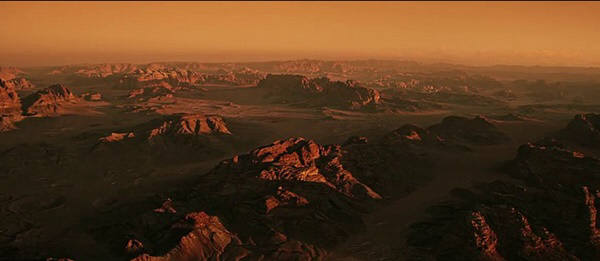 마션의 저자 앤디위어는 화성에 생명체가 존재하지 않으며 2050년 이전까지는 화성에 도달하지 못할 것으로 믿는다고 말했다. 사진=20세기폭스사