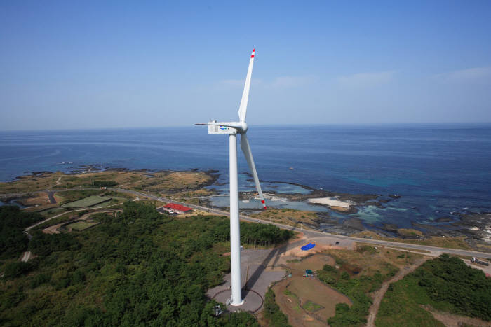 제주 풍력발전단지에 들어선 풍력발전기. <전자신문 DB>