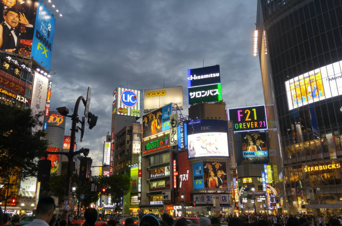 다양한 디지털 사이니지 옥외광고물이 설치된 일본 도쿄 시부야. 개정된 옥외광고법 `자유표시구역` 모델이다. / 도쿄(일본)=서형석기자
