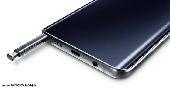 삼성이 일반 갤럭시폰을 S펜을 쓸 수 있는 갤럭시노트 (사진)로 변신시켜 주는 케이스에 대한 특허를 받았다. 사진=삼성