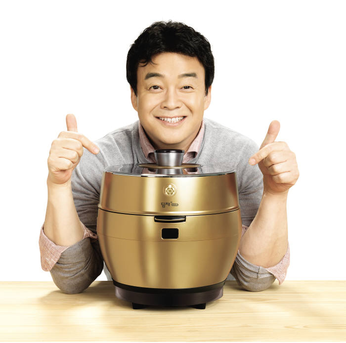 집밥 열풍 속 인기몰이...프리미엄 전기밥솥 `딤채쿡`
