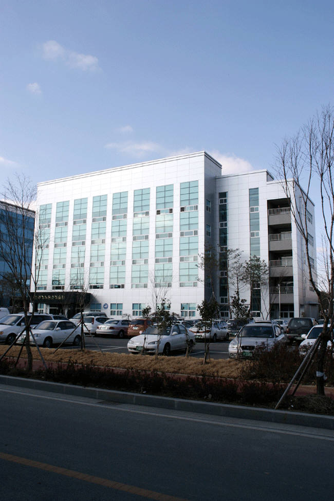 내년 상반기까지 한국탄소융합기술원 탄소부품소재 창업보육센터가 확장된다.
