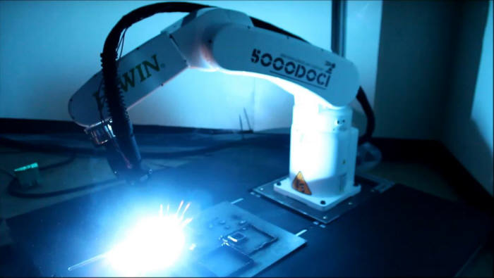 5000도씨가 개발한 와이어용융제조방식 3D프린터.