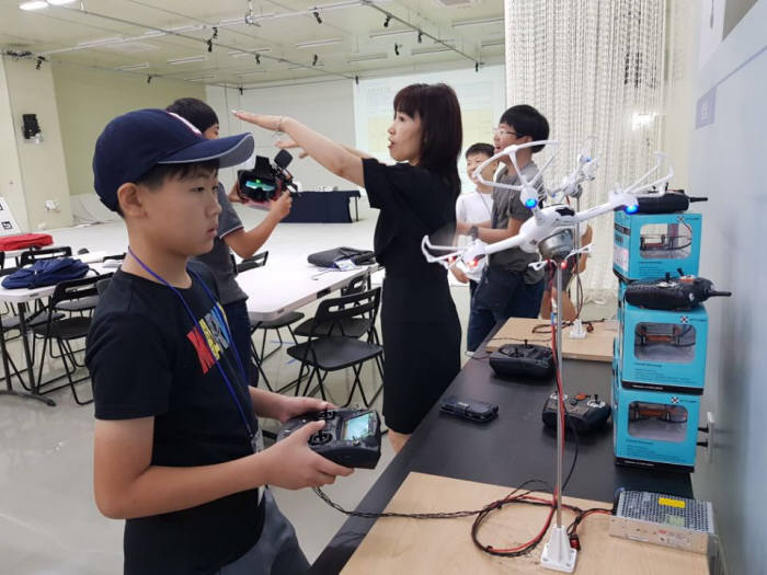 드론과 SW 함께 배우는 '드림업 드론 SW교육', 융합교육 롤모델 만든다