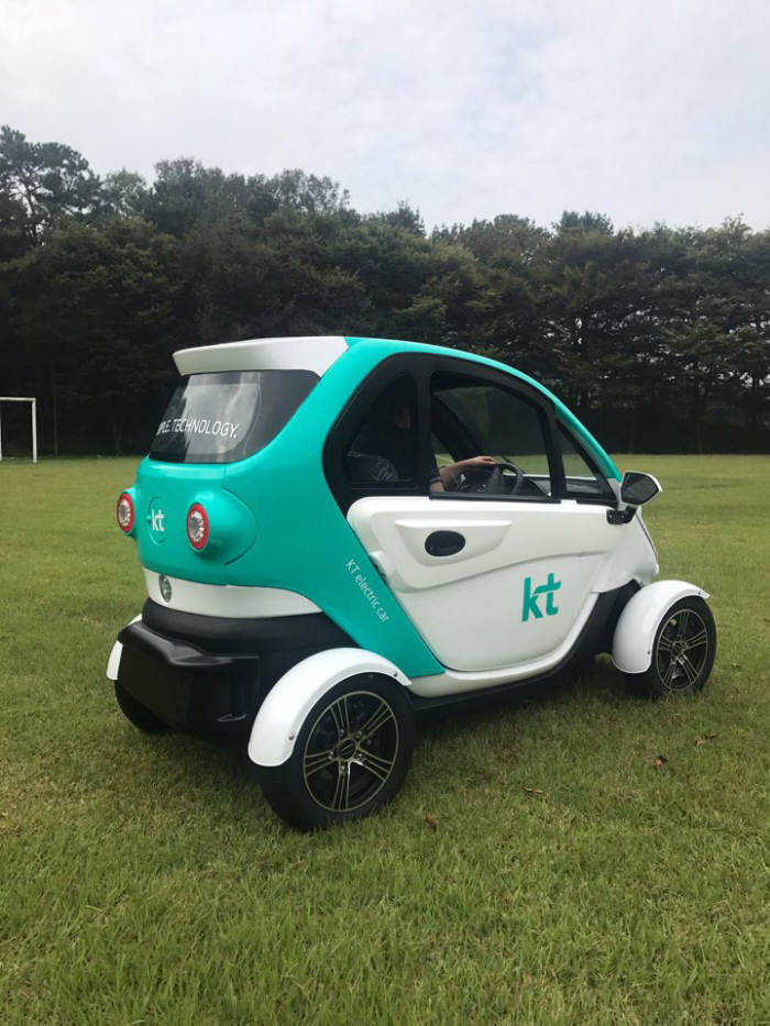 KT 업무용 차량으로 제작된 대창모터스 초소형 전기차 '다니고(DANIGO)'.