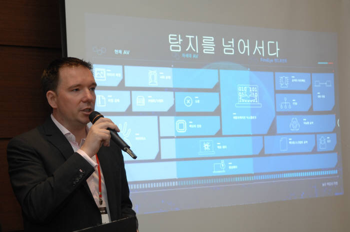 브라이스 볼랜드 파이어아이 아태지역 최고기술책임자가 EDR을 설명 중이다.